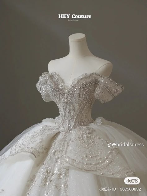 Outfits Dresses Casual, Big Wedding Dresses, Wedding Dress Bustle, Fairy Tale Wedding Dress, Pretty Wedding Dresses, Fancy Wedding Dresses, Outfits Dress, Outfits Dresses, Womens Wedding Dresses