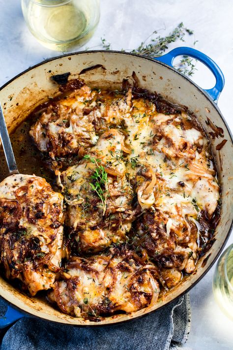 French Onion Chicken - Skillet Onion Chicken Recipe Stuffed Chicken Breast Spinach, Chicken Breast Cutlet, French Onion Chicken, Skillet Dishes, Onion Chicken, Chicken Dish, Onion Recipes, Skillet Chicken, French Onion Soup