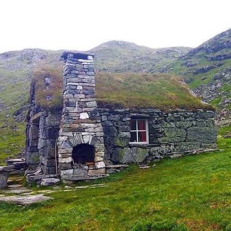 Nature Voice, Stone Cabin, Stone Building, Rustic Home Interiors, Stone Cottages, In The Middle Of Nowhere, Stone Cottage, Rustic Cottage, Middle Of Nowhere