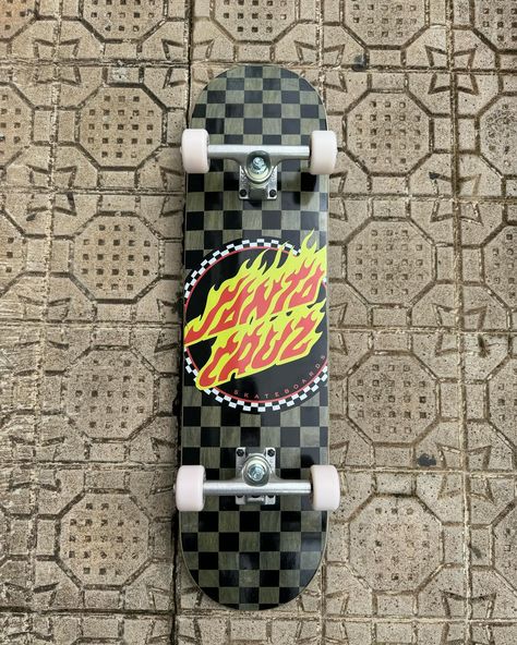 Skate profissional com shape Santa Cruz e várias peças insanas!🔥 Essa aeronave foi para o cliente @vitor_vicentini_ de São Paulo. 🤝 ⚙️ Setup: • Shape Santa Cruz Hard Maple Canadense 8.0” • Lixa Improve Monkey • Truck Ace Classic Polished 33 • Parafuso de base Independent Black • Rolamento Bones “REDS” • Roda Spitfire Og Classics 53mm • Montagem feita pela Ever Skate Shop • Adesivos de brinde Para conferir todas essas peças, acesse nosso site: everskateshop.com.br (link no perfil). ✅ E par... Skateboard Aesthetic, Skate Shop, Skateboarding, Skating, Skateboard, Surfing, Graffiti, Quick Saves, Art