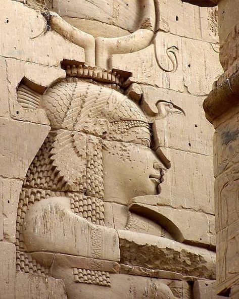 Starověký Egypt, Architecture Antique, Egiptul Antic, Ancient Egyptian Goddess, Egyptian Temple, Egyptian Artifacts, Ancient Egypt Art, Old Egypt, Egypt History