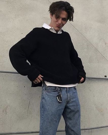 what type of haircut would this be Edgy Male Outfits, Type Of Haircut, Outfits For Males, Rick Owens Outfit Men, Aesthetic School Outfits, Men Graduation Outfit, Manly Fashion, Men's Summer Fashion, Aesthetic School