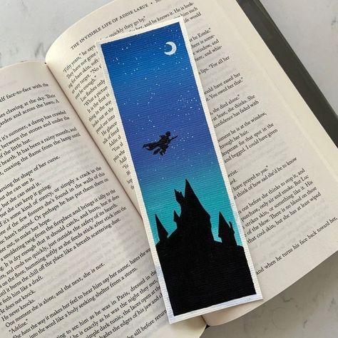 Hp Bookmarks, Bookmark Photography, Harry Potter Watercolor, Bookmark Acrylic, Harry Potter Bookmark, Harry Potter Painting, Handmade Bookmarks Diy, Penanda Buku, Sky Art Painting