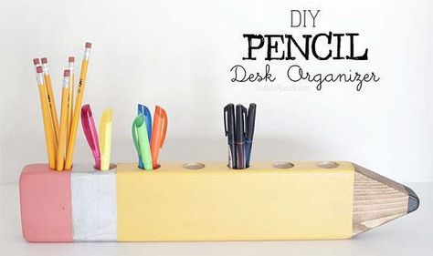 DIY Pencil Shaped Pencil Holder Diy Wood Desk, Diy Organizer, Desk Organization Diy, Teacher Craft, Diy Pencil, Teachers Diy, Back To School Crafts, School Pencils, Diy School Supplies