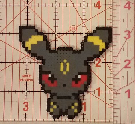 Umbreon pokemon made out of perler beads. Umbreon Perler Beads, Umbreon Perler, Umbreon Pokemon, Pokemon Bead, Perler Creations, Pixel Beads, Perler Crafts, Beads Designs, Pixel Art Grid