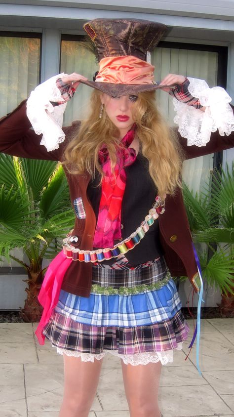 Cute Mad Hatter Costume Female, Simple Mad Hatter Costume, Mad Hatter Womens Costume Diy, Mad Hatter Girl Costume, Diy Mad Hatter Costume For Women, Mad Hatter Outfit Ideas, Mad Hatter Costume Female Diy, Mad Hatter Costume Female, Mad Hatter Diy Costume