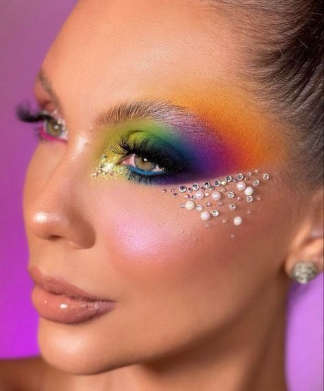 Award Show Makeup, Carnaval Makeup, Makeup Carnaval, Carnaval Make-up, Photographic Makeup, Mardi Gras Makeup, Rainbow Eye Makeup, Make Carnaval, Drag Make-up