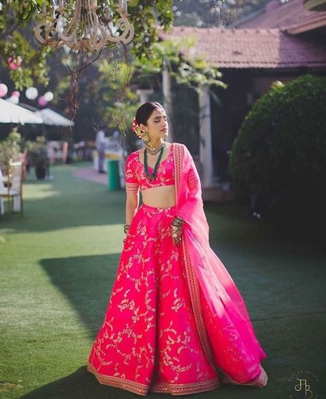 25 Different Shades Of Pink We Spotted In Bridal Lehengas! Pink Bridal Lehenga, Bridal Lehenga Designs, Raw Silk Lehenga, Sabyasachi Lehenga, Trendy Bride, Indian Bridal Lehenga, Neon Outfits, Pink Lehenga, Different Shades Of Pink