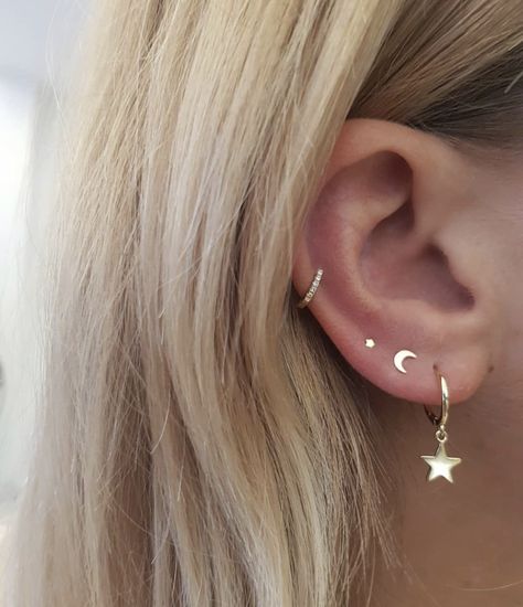 ☆pinterest: @astridljohnston☆ Ušný Piercing, Ear Peircings, Vintage Tattoos, Pebble Ring, Cool Ear Piercings, Pretty Ear Piercings, Cute Ear Piercings, Aquamarine Earrings, Fashion Hacks