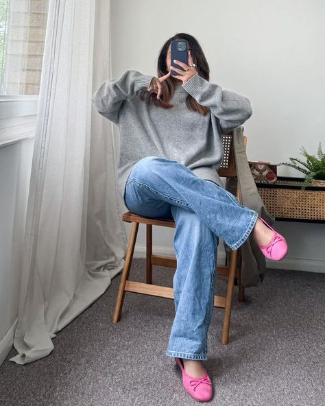 Spring outfit, pink ballet flats, grey jumper Light Pink Ballet Flats Outfit, Hot Pink Ballet Flats Outfit, Ballet Shoe Outfits, Pink Shoes Outfit Ideas, Silver Ballet Flats Outfit, Pink Ballet Flats Outfit, Pink Flats Outfit, Lucia Core, Ballet Flat Outfit