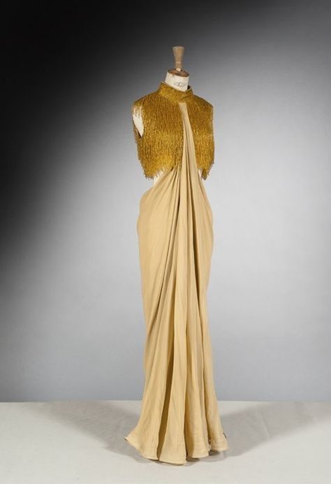 Roberto Capucci, Fashion 1960s, Vintage Gowns, Vintage Couture, 1960s Fashion, Gold Sequins, Historical Dresses, 60s Fashion, Gorgeous Gowns