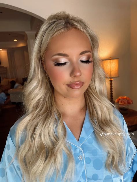 Wedding Makeup Angel, Make Up Homecoming, Pageant Makeup Blue Eyes, Deb Makeup Blue Eyes, Hen Do Makeup, Makeup For Homecoming Full Face, Engagement Party Makeup The Bride, Winter Bride Hair, Makeup For Outdoor Photoshoot