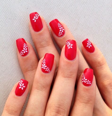 red nails with white flowers, simple nail art Cute Red Nails, Red Summer Nails, Red And White Nails, Red Nail Art Designs, Red Gel Nails, Red Nail Art, Red Acrylic Nails, Nagel Tips, White Nail Art