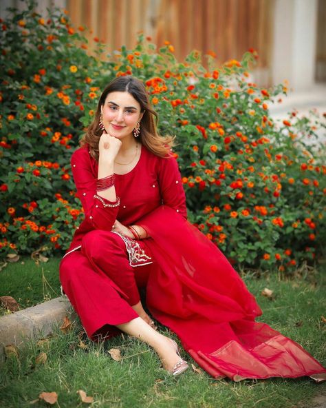 Aaniat Khalid, Kurti Aesthetic, Velvet Suit Design, Bollywood Designer Sarees, Indian Wedding Gowns, Pakistani Formal Dresses, Latest Blouse Designs Pattern, Girls Dps, Hijab Fashionista