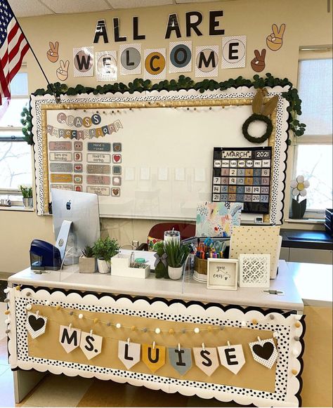 Classroom Decor Homeschool, Boho Teacher Desk Decor, Teacher’s Day Decoration Ideas, Desk Decor Classroom, Bulletin Board By Teacher Desk, Cork Board Ideas For Classroom, Enl Classroom Decor, Classroom Decor Cozy, Intermediate Classroom Setup