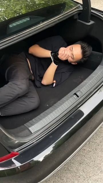 Vinoth Michaelraj on Instagram: "car trunk can save life at a critical time! 👇 📸 Pic/video is used only for the educational and entertainment purpose only DM for Pic / video Credit/Removal #car #knowledge #hidden #tips #criticalthinking #critical #dangerous #trunk #dicky #dikky #savelife #awareness !" Secret Car Compartment, Road Animation, Locked Out Of Car, Car Drive Accident Video, Back Of A Cop Car Inside, Accident Car In The Road, Pic Video, Car Knowledge, Car Tips