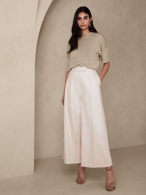 Cool Toned Summer Outfits, Wide Leg Pants Cropped, Formal Outfits For Petite Women, Physical Therapist Work Outfits, Short Wide Leg Pants Outfit, Cute Office Outfits Summer, Private School Teacher Outfit, Old Money Summer Fashion, Trendy Professional Outfits For Women