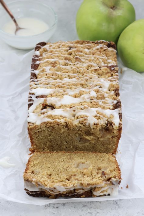 Apple Crumble Loaf Cake Apple Crumble Cake, Apple Cakes, Cinnamon Icing, Crumble Cake, Vanilla Icing, Cooked Apples, Delicious Cake Recipes, Apple Crumble, Loaf Cake