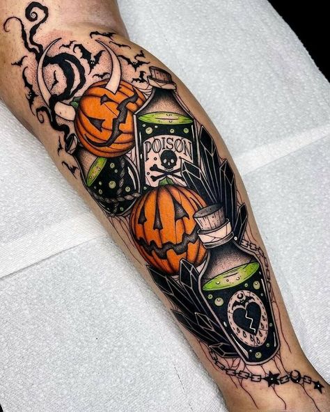 35 Times Horror Lovers Got Spooky Halloween Tattoos, And They Worked Brilliantly Cute Halloween Tattoos, Halloween Tattoos Sleeve, Backpiece Tattoo, Themed Tattoos, Lantern Tattoo, Pumpkin Tattoo, Autumn Tattoo, Crystal Tattoo, Witch Tattoo