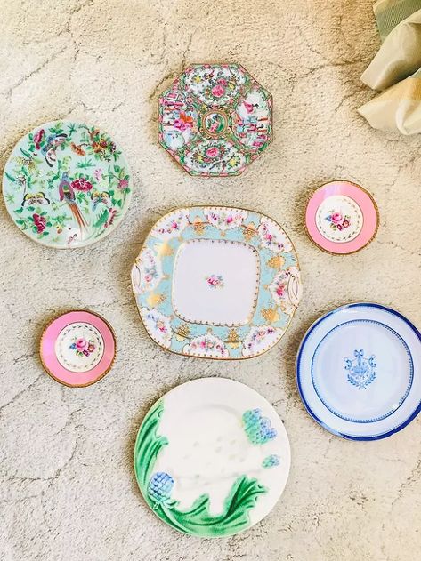 Plate Gallery Wall, Antique Plates On Wall, Paper Layout Templates, Eclectic Plates, Plate Wall Display, Decorative Plates Display, Accent Wall Entryway, Grandmillennial Style, Style Dining Room