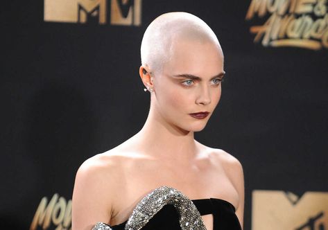 Cara Delevigne Cara Delevingne Bald, Bald Head Women, Chemo Hair, Bald Hair, Natural Black Women, Bald Women, Bald Head, Cut Her Hair, Bob Hairstyles For Fine Hair