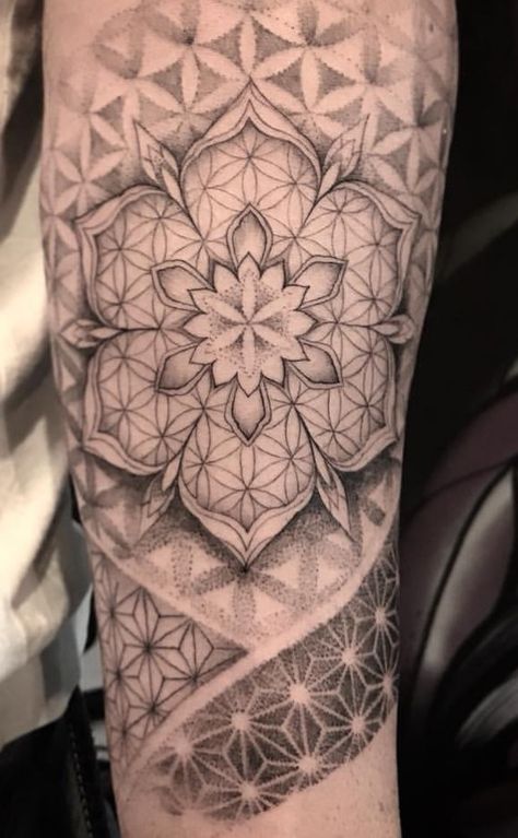 Tattoo Ideas For Men Back, Minimalist Tattoo Back, Tattoo Ideas Female Finger, Finger Tattoo Minimalist, Tattoo Ideas Flower, Drawing Tattoo Ideas, Geometric Tattoo Sleeve Designs, Tattoo Leggings, Mandala Tattoo Sleeve