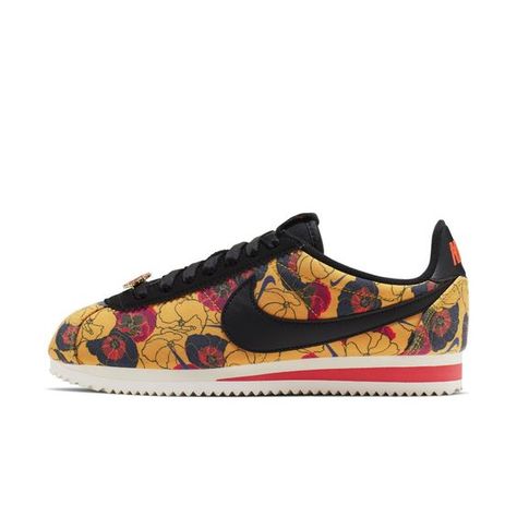 CLASSIC COMFORT. VINTAGE STYLE. The Nike Classic Cortez LX Floral brings back an iconic track style for the street. Featuring a bold pattern on the upper, it borrows its design lines from the original, while a plush sockliner cushions every step. Benefits An EVA foam midsole provides impact absorption. Nike Cortez Black, Nike Cortez White, Nike Cortez Shoes, Latest Ladies Shoes, Size 12 Women Shoes, Size 11 Women Shoes, Cheap Running Shoes, Classic Cortez, Nike Classic Cortez