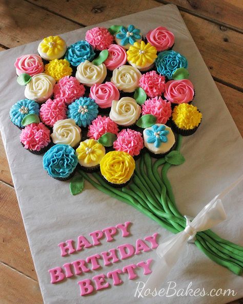 Bouquet of Cupcakes by RoseBakes.com. #cupcakes #roses #bouquet #flowers #buttercream Mason Jar Cake, Birthday Cake Pop, Mason Jar Cakes, Jar Cake, Cake With Flowers, Pull Apart Cupcakes, Birthday Cake Pops, Birthday Cake With Flowers, Cake In A Jar