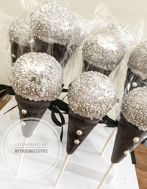 Cake Pop Microphone, Microphone Cake Pops, 1980s Cake, Microphone Cake, Sing Party, Cake Purse, Michael Jackson Party, Music Theme Birthday, Birthday Party Treats