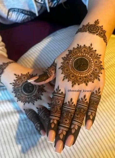 Mhadi Dizain, Mendi Design Latest, Karvachauth Mehendi Designs, Mehandi Designs Back Hands, Mehendi Designs For Back Hand, Mandala Mehndi Designs, Mandala Mehndi Design, Kashee's Mehndi Designs, Band Practice