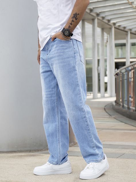 Jeans Outfit Men, Look Jean, Men Jeans Pants, Loose Fit Jeans, Cool Outfits For Men, Straight Fit Jeans, Pocket Jeans, Light Wash Denim, Casual Style Outfits