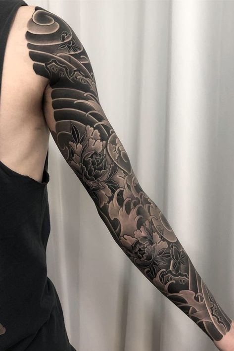 Japanese Forearm Tattoo, Tato Irezumi, Japanese Hand Tattoos, Tato Maori, Black Sleeve Tattoo, Koi Tattoo Sleeve, Japanese Tattoos For Men, Mangas Tattoo, Full Hand Tattoo