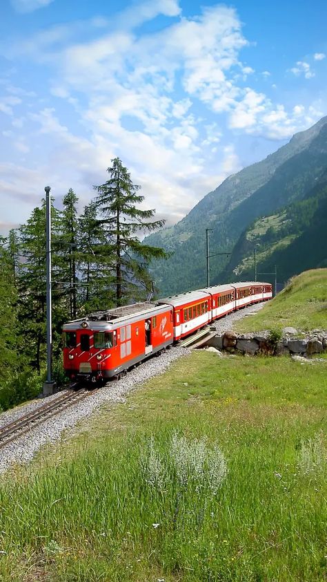 Train Countryside, Railway Station Photography, Train Side View, Durgamma Photos, Train Landscape, Train Painting, Cross Country Training, Steam Trains Photography, Train Wallpaper