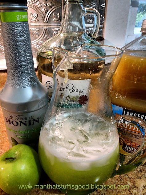 Apple Moscato Sangria, Olive Garden Sangria, Green Apple Sangria, Green Apple Moscato Sangria, Apple Cider Sangria Recipe, Moscato Sangria, Sangria Pitcher, Apple Party, Apple Puree