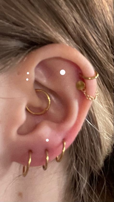 Flat And Daith Piercing, Dream Piercings, Daith Ear Piercing, Daith Piercings, Piercing Inspo, Daith Piercing, Body Mods, Helix, Piercing Jewelry