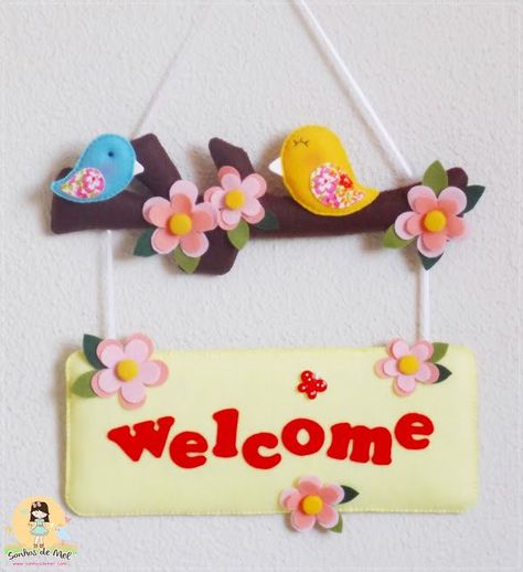 Diy Nameplate, Diy Para A Casa, Reka Bentuk Dalaman, Room Door Decorations, Baby Mobil, Bridal Shower Activities, Felt Wreath, Wall Decor Crafts, Wall Hanging Crafts