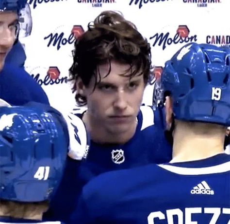 Hockey Players Funny, Hockey Girlfriend, Mitch Marner, Hockey Boards, Boys Hockey, Toronto Maple Leafs Hockey, Maple Leafs Hockey, Hockey Pictures, Hockey Memes