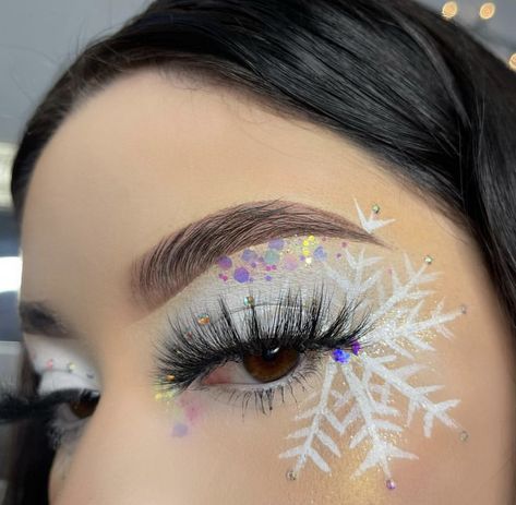 Christmas Parade Makeup, Christmas Makeup Inspiration, Glam Christmas Makeup Looks, Christmas Theme Makeup Ideas, White Christmas Makeup Ideas, Red Holiday Makeup, Easy Xmas Makeup, Toy Story Makeup Looks, Elf Makeup Looks Christmas Simple