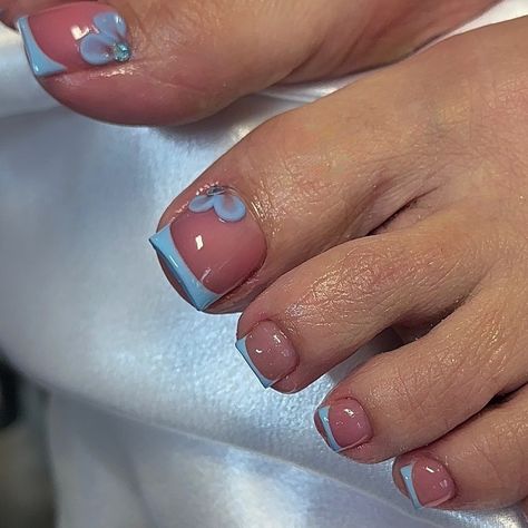 Posted by Zoe Scott: Hey everyone! Today, we're diving into a trend taking over—Baby Blue Nail Pedicure. Trust me, it's not just another color; it's a whole vibe that scre... Light Blue Pedicure, Blue Pedicure Ideas, Pedicure Azul, Blue Pedicure, Blue Toe Nails, Light Blue Nail Polish, Nail Pedicure, Simple Toe Nails, Cute Pedicures