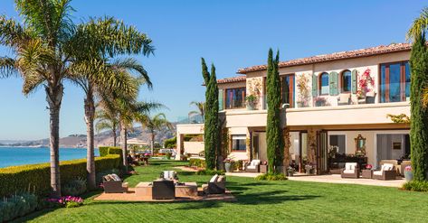 Beautiful home Yolanda Foster Home, Tuscan Style Villa, Kylie Jenner House, Malibu House, Malibu Mansion, Yolanda Foster, Jenner House, Yolanda Hadid, Malibu Home