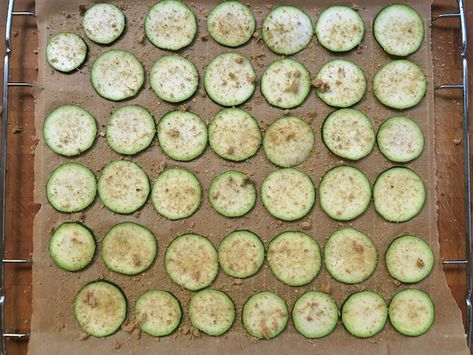 Zucchini Crisps for Dogs Zucchini Dog Treat Recipes, Zucchini Dog Treats, Dog Vegetables, Kitty Treats, How To Cook Squash, Zucchini Crisps, Freeze Dried Dog Treats, How To Cook Zucchini, Natural Pet Care