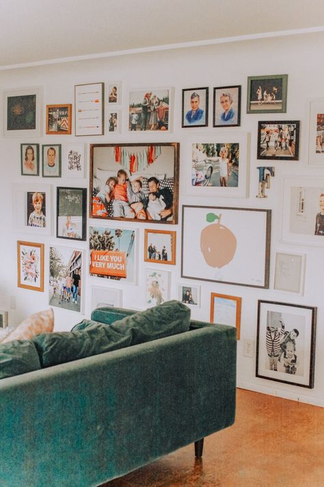 FAQ: HOW TO MAKE A GALLERY WALL THAT YOUR FAMILY AND FRIENDS WILL LOVE - RAE ANN KELLY Gallery Wall Frame Ideas, Gallery Wall Ideas Office, Wall Ideas Office, Hallway Photo Gallery, Wall Frame Ideas, Frame Tv Gallery Wall, Stairway Gallery Wall, Family Photo Gallery Wall, Family Photos Wall Decor