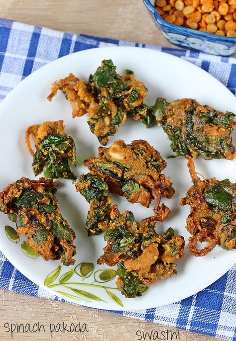 Palak pakoda recipe – A quick snack recipe made of spinach, basic spices and gram flour. Pakoda or pakora are deep fried tea time snack from Indian cuisine. Gram flour and carom seeds are the main ingredients used to make these crisp fried snacks. These crispy palak pakoda just happened on a weekend when I … Palak Pakoda, Spinach Fritters, Fried Snacks, Carom Seeds, Pakoda Recipe, Indian Masala, Pakora Recipe, Diwali Snacks, Veg Snacks