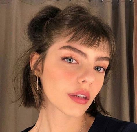 Short Summer Hairstyles, Frizzy Curly Hair, Short Bangs, Cute Hairstyles For Short Hair, Short Natural Hair Styles, Short Hair With Bangs, Short Bob Hairstyles, Curly Hair Styles Naturally, Hairstyles With Bangs