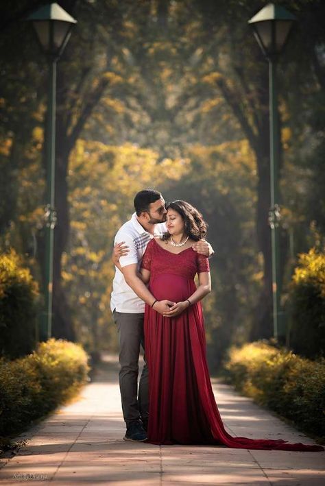 Baby Shower Photo Poses, Indian Maternity Photos, Photo Poses Couple, Best Maternity Photoshoot, Couple Maternity Poses, Maternity Gown Photography, Indian Maternity, Photo Shoot Poses, Maternity Picture Outfits