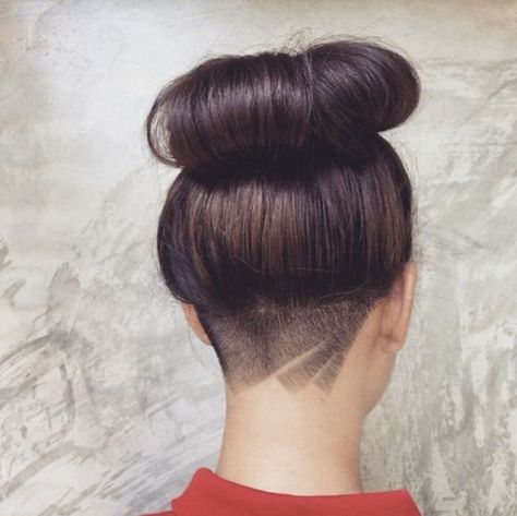 Undercut Tattoos, Undercut Hairstyles Women, Undercut Designs, Undercut Long Hair, Shaved Hair Designs, Shaved Undercut, Undercut Women, Hair Tattoos, Penteado Cabelo Curto