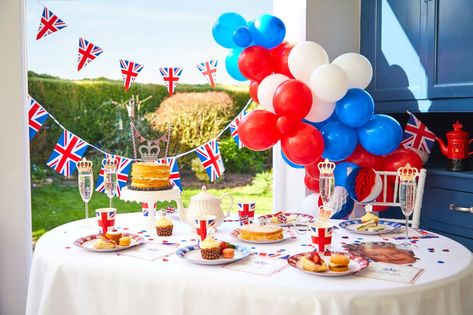 Union Jack Cake, Union Jack Decor, Princess Party Bags, Jubilee Cake, Coronation Party, England Party, British Party, Queens Jubilee, Treat Stand