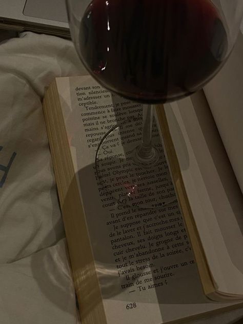 Book Wine Aesthetic, Tumblr Girly Aesthetic Dark, Wine And Books Aesthetic, Hera Asthetic, Wine And Book Aesthetic, Alcohol Aesthetic, Summer Wines, Dark Feminine Aesthetic, Look At The Stars