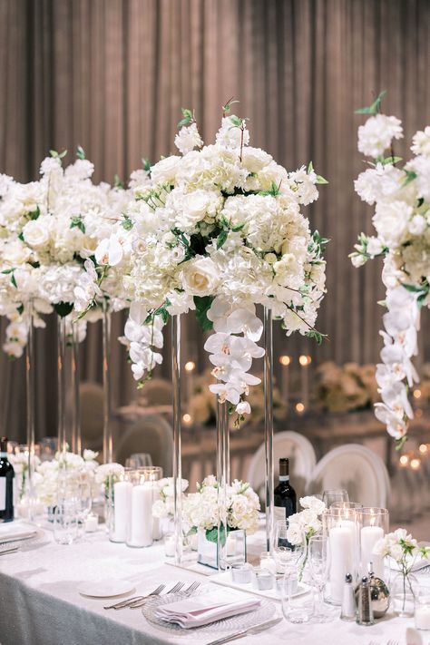 White Wedding Flowers Centerpieces, White Flower Centerpieces, Centerpiece Stand, Modern Wedding Centerpieces, Luxury Wedding Flowers, White Wedding Centerpieces, Reception Florals, Alter Decor, White Floral Centerpieces