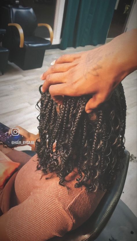 short bohemian medium knotless braids Boho Knotless Bob, Short Knotless Braids, Knotless Bob, Short Knotless, Medium Knotless Braids, Medium Knotless, Boho Knotless, Loose Ends, Knotless Braids